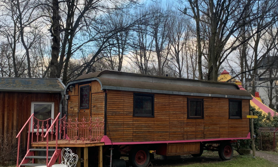 Bild zu: Auf der Suche nach Künstler:innen Übernachtungsmöglichkeiten